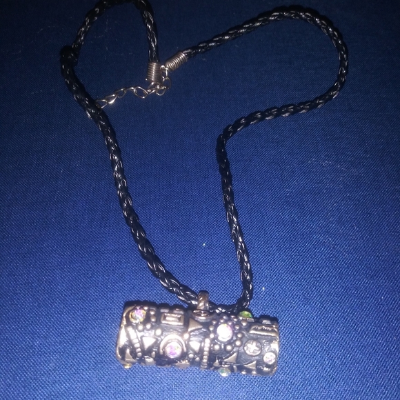 Linear Pendant Necklace - Picture 2 of 4